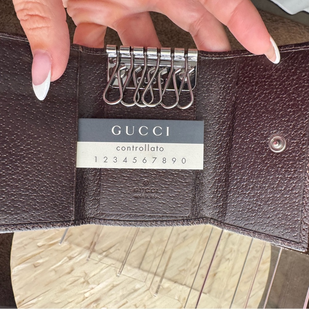 Gucci Classic Monogram Key Case Authentic - Picture 6 of 8